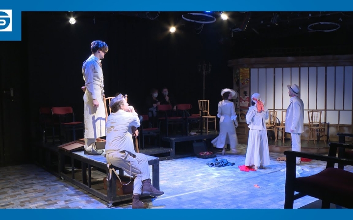 Embedded thumbnail for Cipolla a neten keresztül varázsolja el Mariót és a nézőket