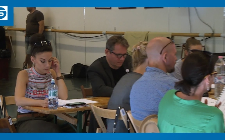 Embedded thumbnail for Dollárpapa a Bartókban 