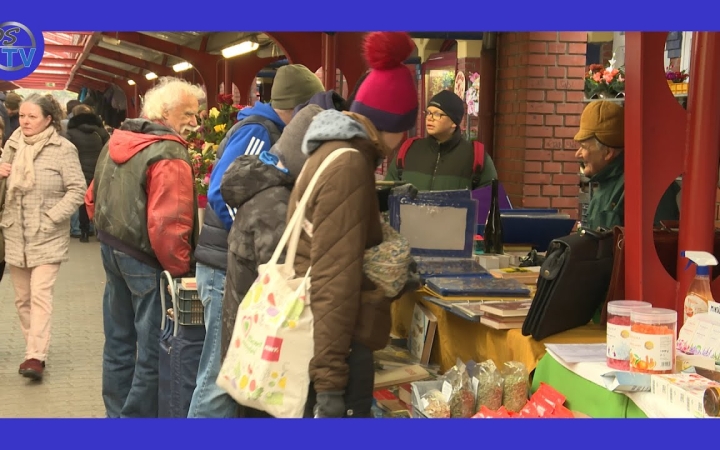 Embedded thumbnail for Az ünnepekre hangolva búcsúzott az idei évtől a Csomagtartóvásár (galériával)