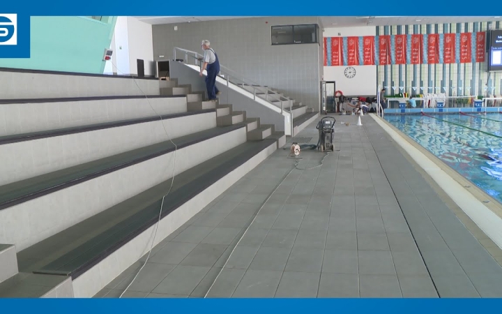 Embedded thumbnail for Garanciális karbantartás az uszodában