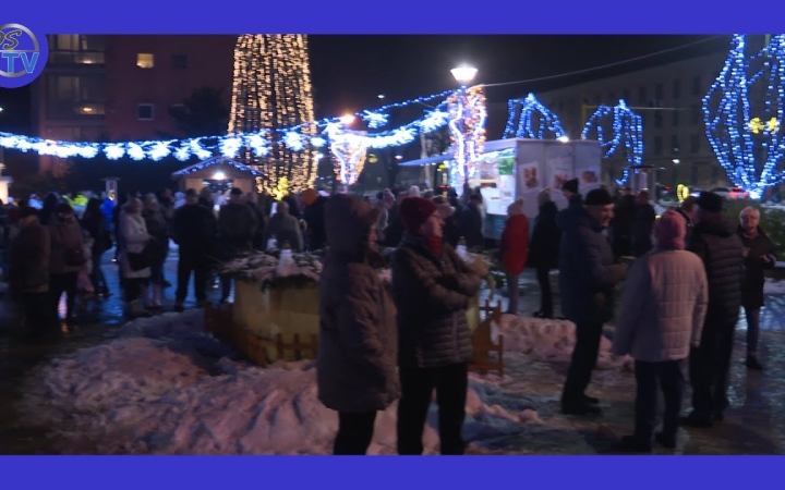 Embedded thumbnail for Kezdődik az ünnepváró Adventi Forgatag a Városháza téren