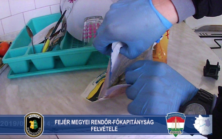 Embedded thumbnail for Drogdílert fogtak a rendőrök