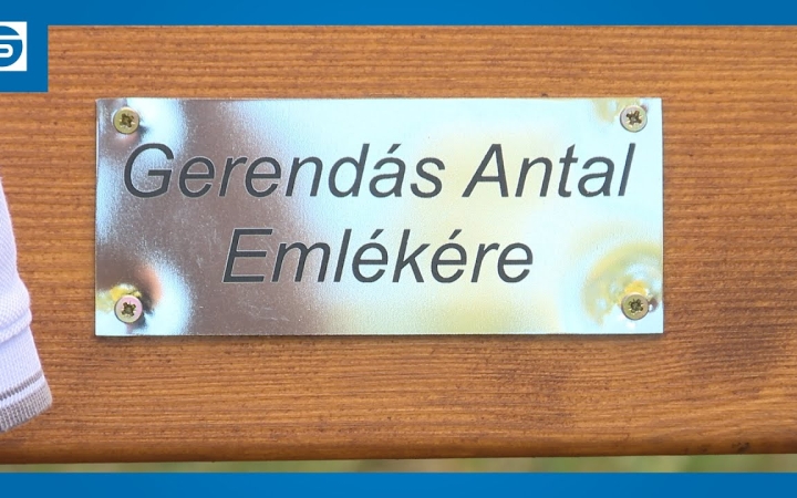 Embedded thumbnail for Csak egy pad, meg ami mögötte van