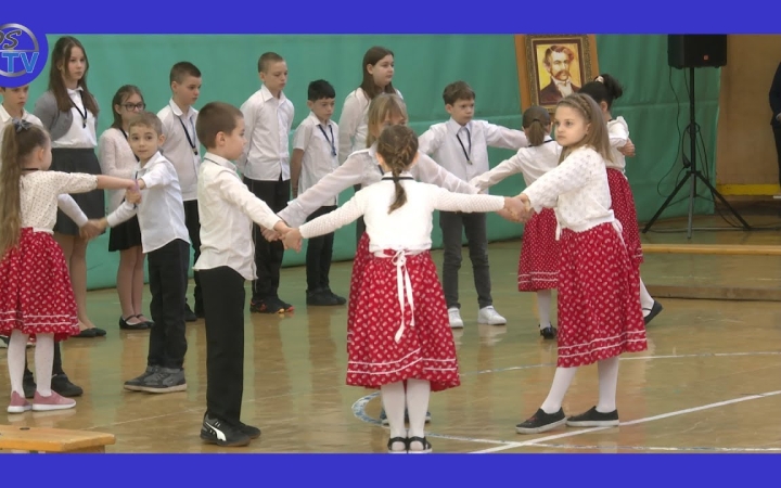 Embedded thumbnail for DSTV: Arany napja az iskolában