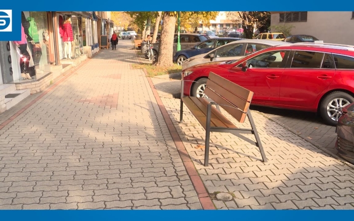 Embedded thumbnail for Több tucat új paddal és kukával bővültek Dunaújváros közterei