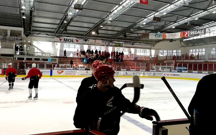 Embedded thumbnail for Szurkolók az Acélbikákért!