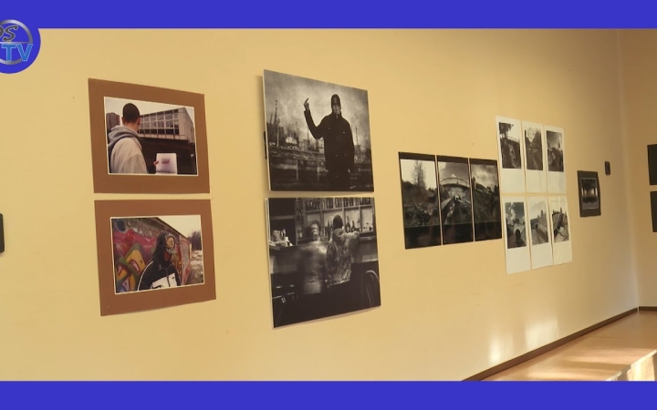 Embedded thumbnail for Feltóti Sándor emlékezete – új tárlattal folytatódott a Rosti tantermi sorozata