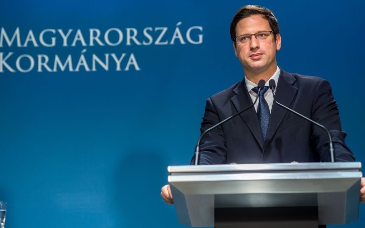 Embedded thumbnail for Brüsszelnek mielőbb le kell állítania a migránskártyaprogramot