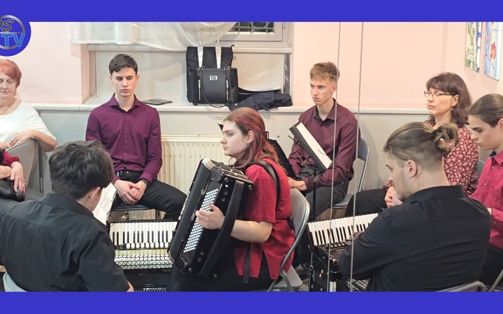 Embedded thumbnail for DSTV: újra zenélt a cukrászda