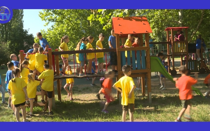 Embedded thumbnail for DSTV: birtokba vették a játszóteret