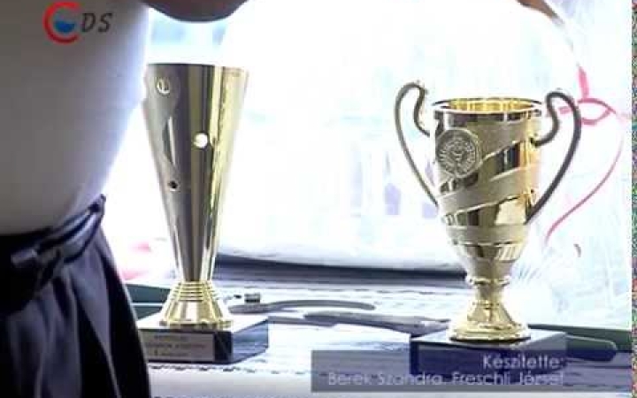 Embedded thumbnail for Pentele Nap borral, pálinkával disznótorossal