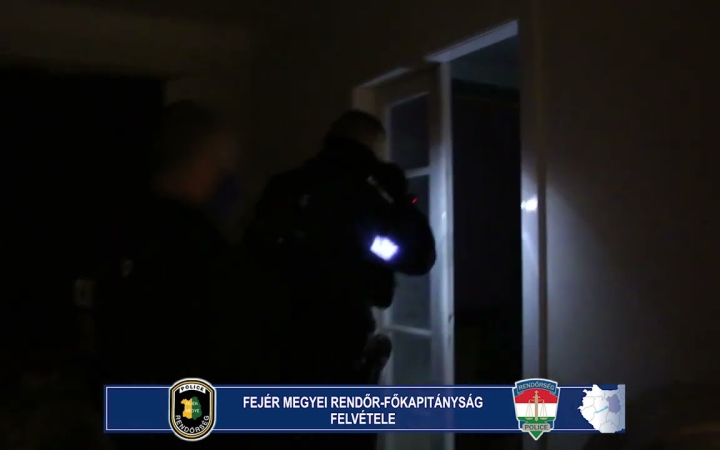 Embedded thumbnail for Bebukott a díler – letartóztatás lehet a mese vége