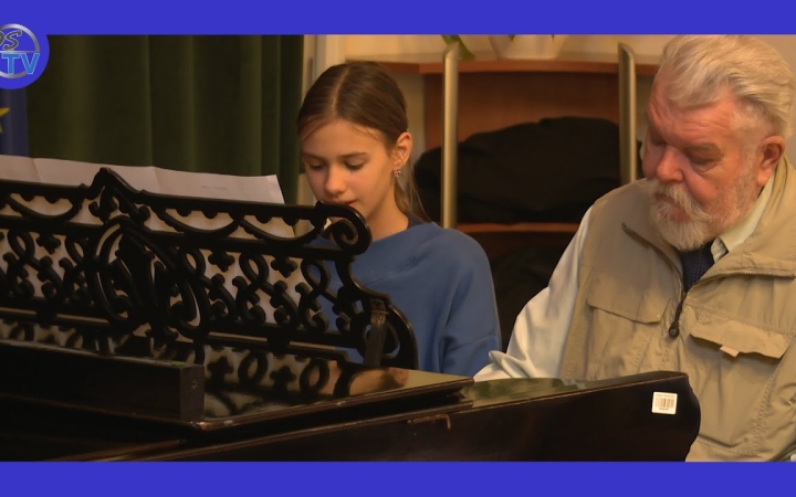 Embedded thumbnail for DSTV: ünnepi sorozat a zeneiskolában