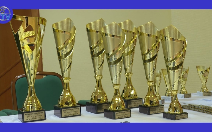 Embedded thumbnail for DSTV: elismerték legjobbjaikat