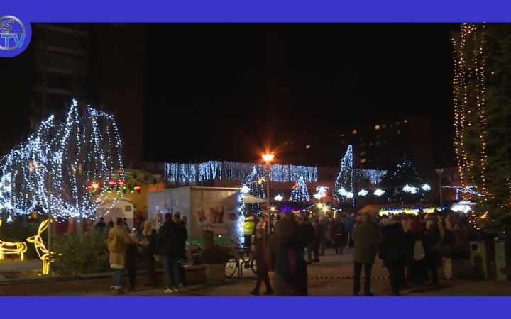 Embedded thumbnail for Ég az első adventi gyertya – megnyitotta kapuit az Adventi forgatag (galériával)