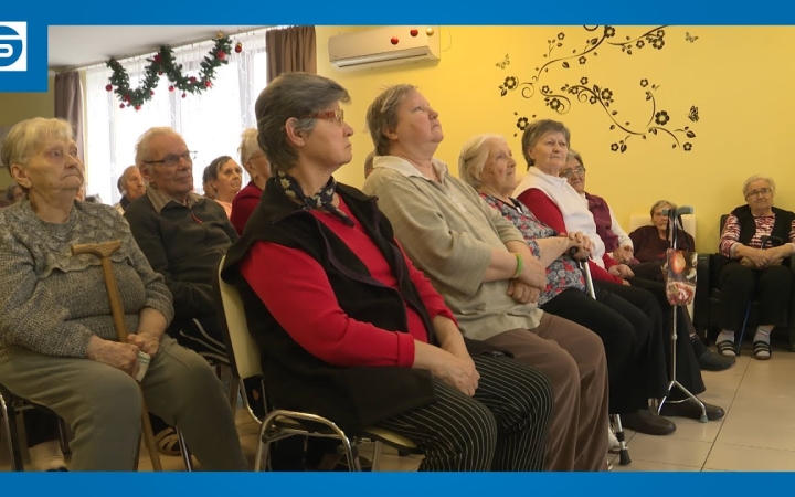 Embedded thumbnail for Kincses adomány és műsoros ajándék az idősek otthonában