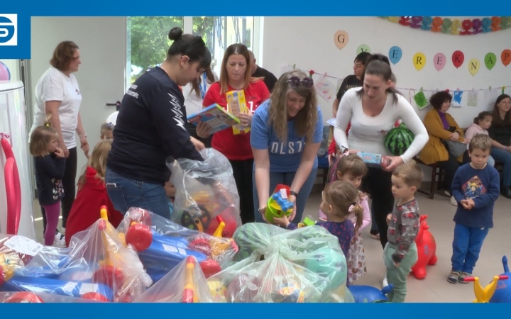 Embedded thumbnail for Gyermeknapi ajándék a bölcsődéseknek