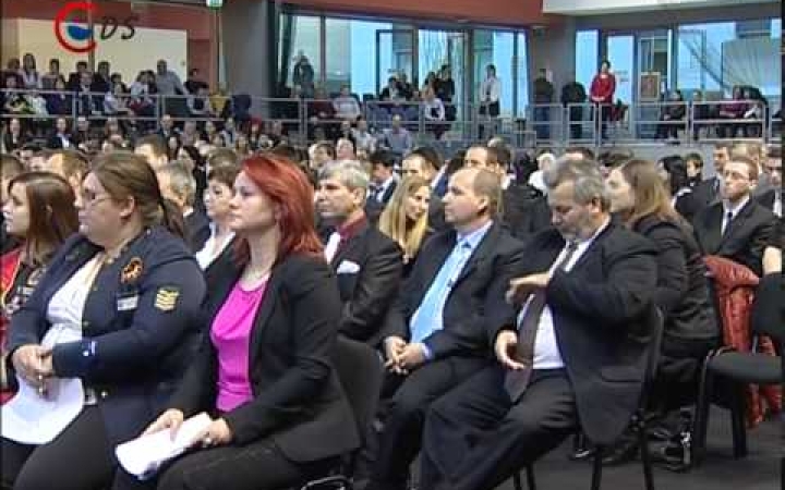 Embedded thumbnail for A nagy vizsga után - a friss diplomásokat köszöntötték