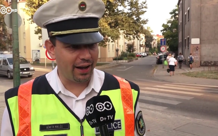 Embedded thumbnail for Munkában az iskolarendőrök