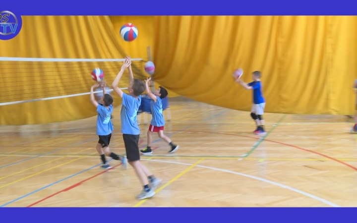 Embedded thumbnail for DSTV: táboroznak a röplabdázók