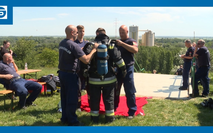 Embedded thumbnail for Legyőzték a Duna-parti lépcsősort a tűzoltók