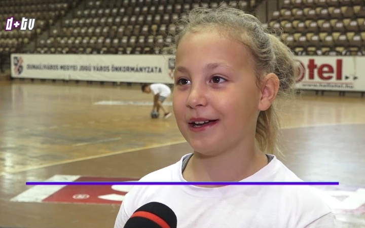 Embedded thumbnail for D+ Híradó: kézitábor és kitüntetések