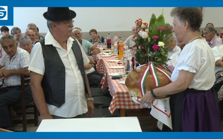 Embedded thumbnail for Ünnep Pentelén: elismerések és szép szavak Szent István napján