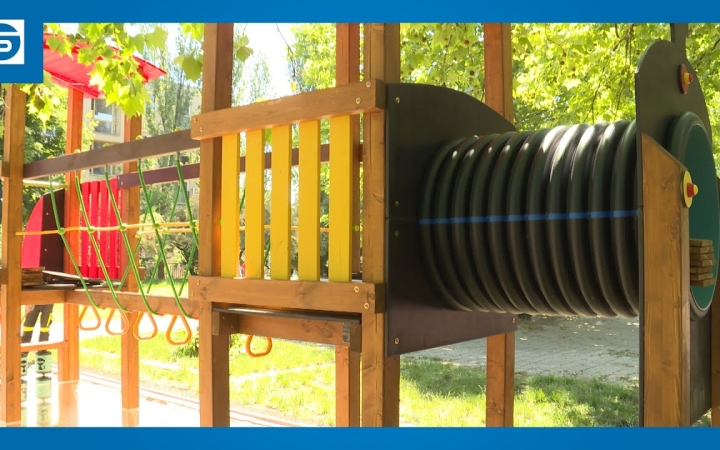 Embedded thumbnail for DSTV: épül a játszótér az iskolaudvaron