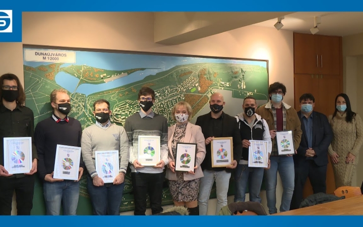 Embedded thumbnail for DSTV: a legjobb dalosokat köszöntötték