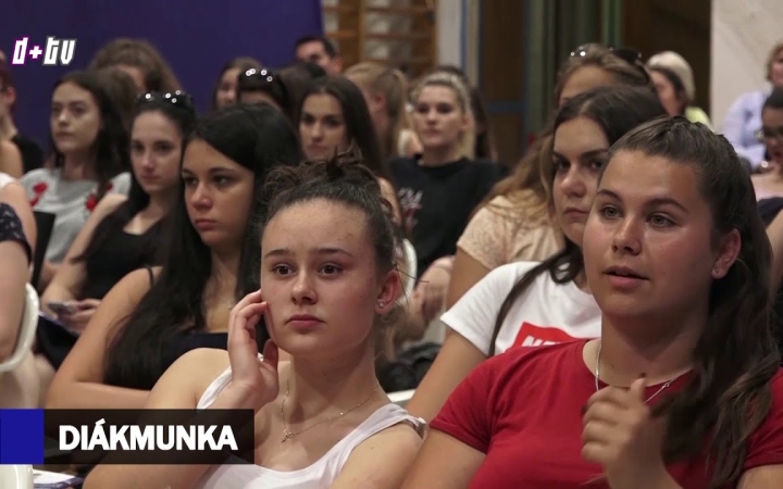 Embedded thumbnail for D+ Híradó - Diplomamentés, évadzáró