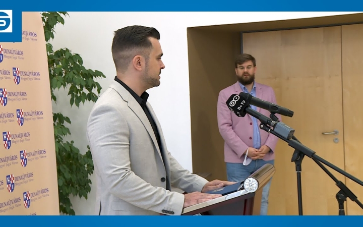 Embedded thumbnail for Feljelentést tesz Pintér Tamás