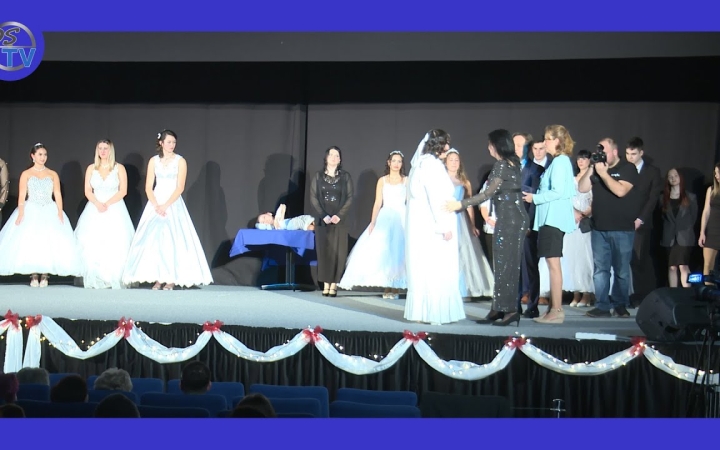 Embedded thumbnail for Szép és megható pillanatok a Rosti szalagavatóján (galériával)