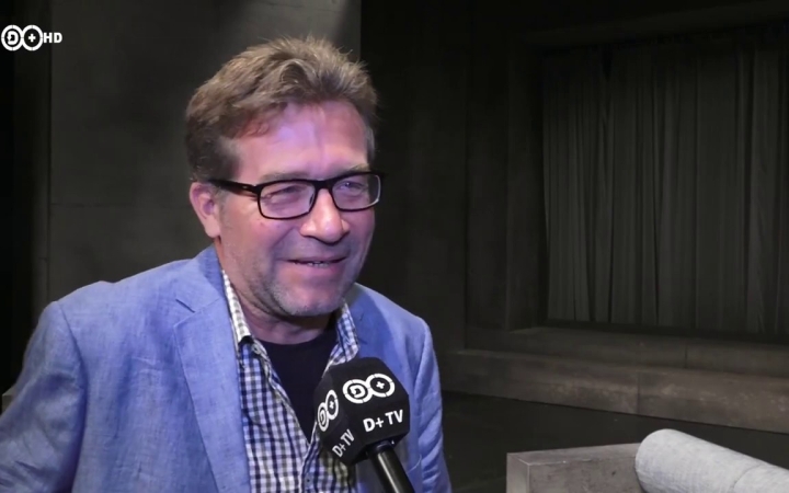 Embedded thumbnail for Sikerdarabbal kezd a Bartók