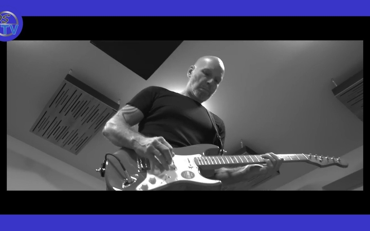 Embedded thumbnail for DSTV: szólóban a hangzsonglőr