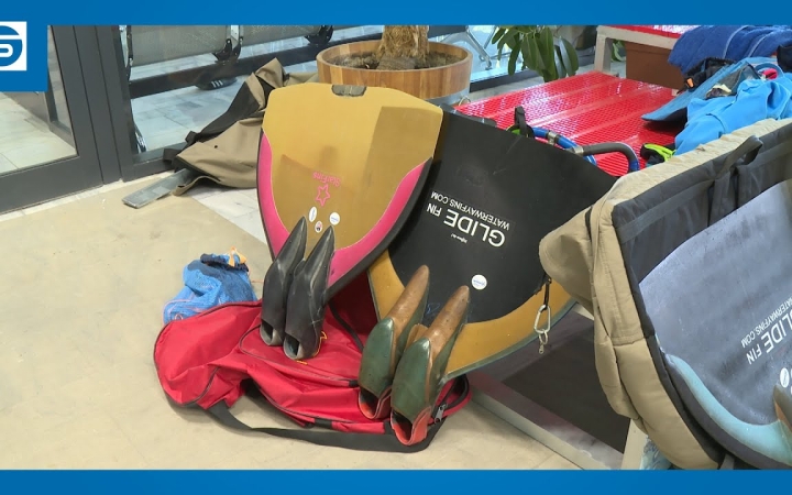 Embedded thumbnail for Dunaújvárosi éremeső az uszodában