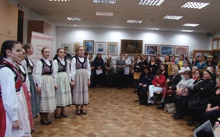 Embedded thumbnail for Népdalosok versenye a Móriczban