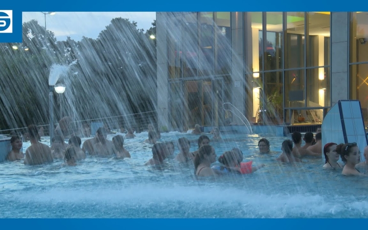 Embedded thumbnail for DSTV: éjszakai csobbanás – újra az élményfürdőben