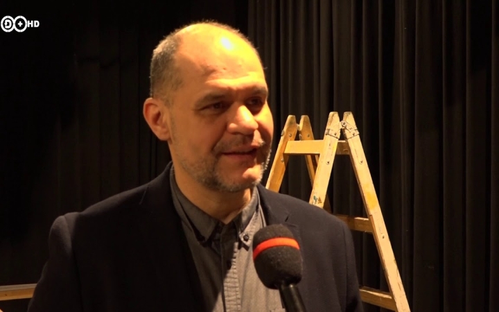 Embedded thumbnail for A férfi a nőt akarja, a nő a férfit