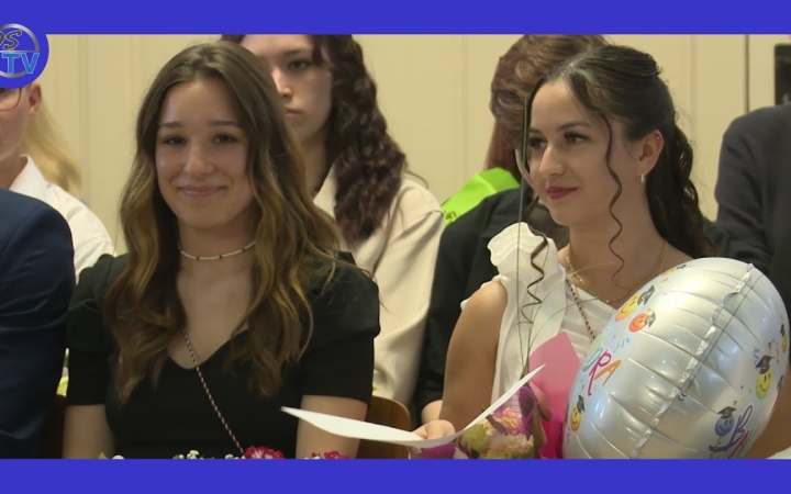 Embedded thumbnail for DSTV: elballagtak a Rosti gimnazistái is