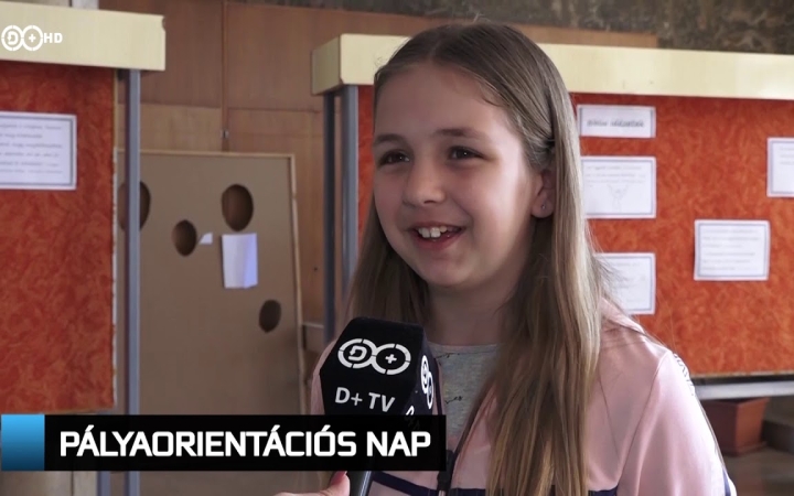 Embedded thumbnail for D+ Híradó - Mederkotrás, könyvbemutató