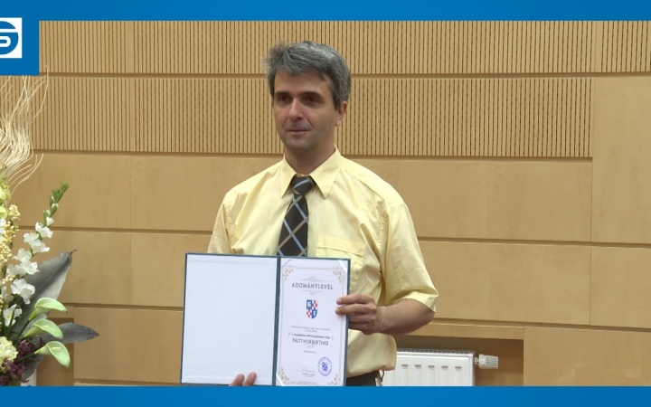 Embedded thumbnail for Több évtizede a köz szolgálatáért