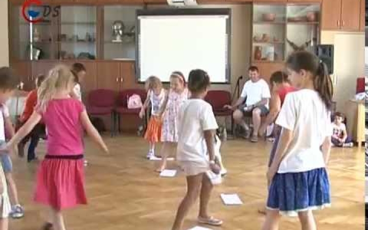 Embedded thumbnail for Még mindig nagyon népszerű a Sudridom Néptánctábor