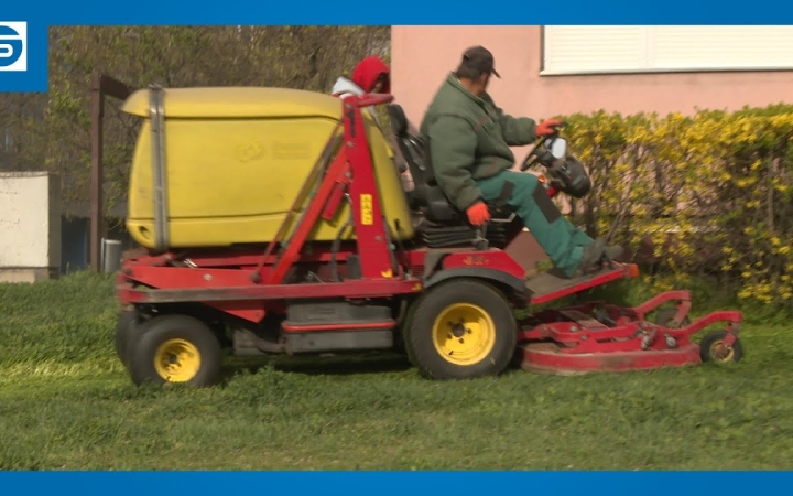 Embedded thumbnail for Már munkában a fűkaszák