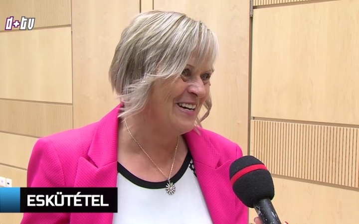 Embedded thumbnail for D+ TV Híradó - Megemlékezés, eskütétel