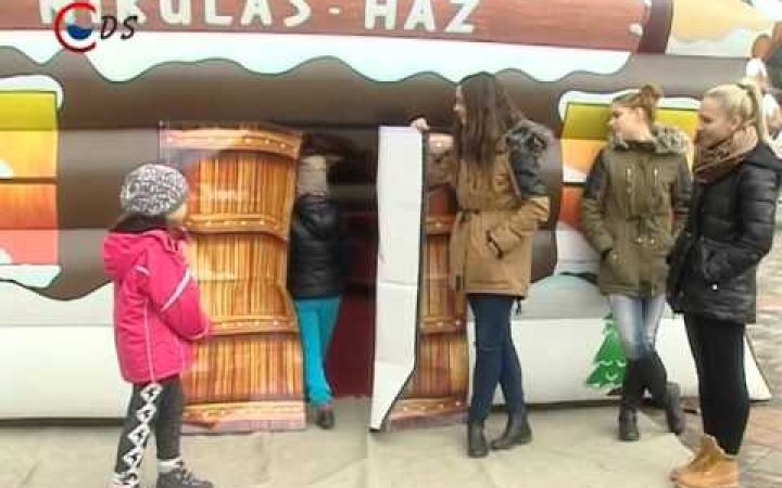 Embedded thumbnail for Minden gyereket vár a Mikulás a Városháza téren