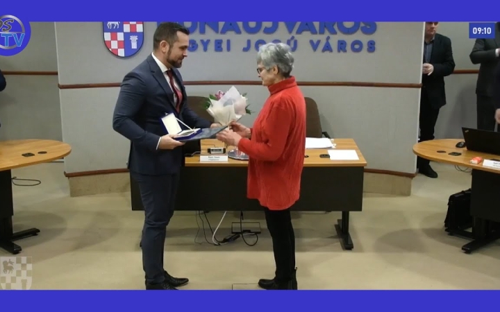 Embedded thumbnail for Dr. Táborosi Éva kapta a Dunaújváros Egészségügyéért díjat