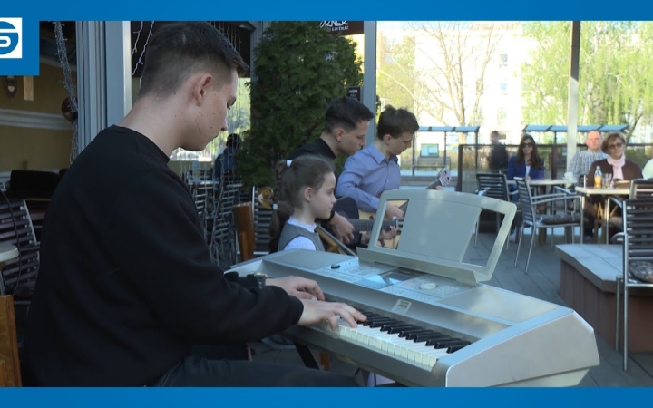 Embedded thumbnail for DSTV: Wesley-tárlat a kávéházban