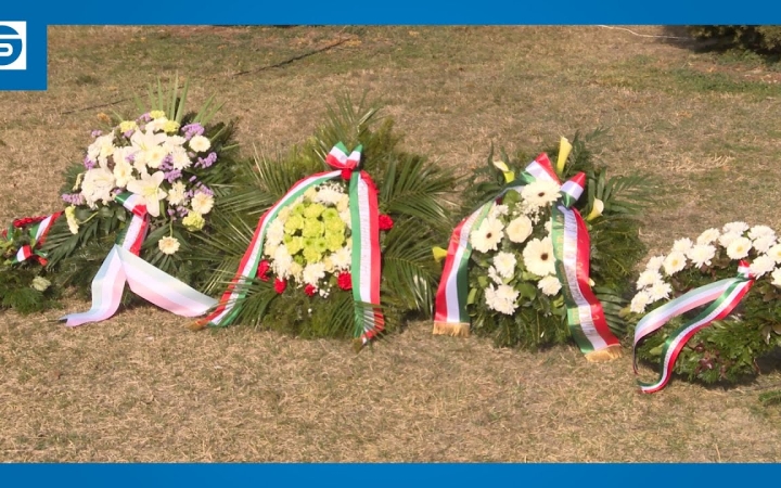 Embedded thumbnail for "... csikorgó szélben zászlónk mosolyogjon" (galériával)