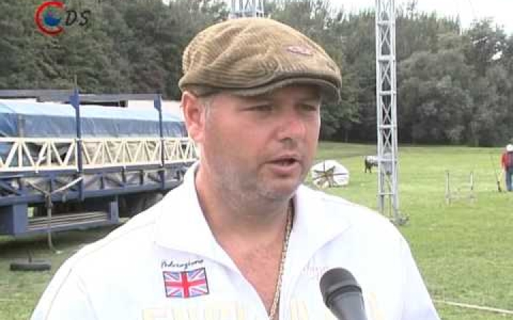 Embedded thumbnail for Épül a cirkusz