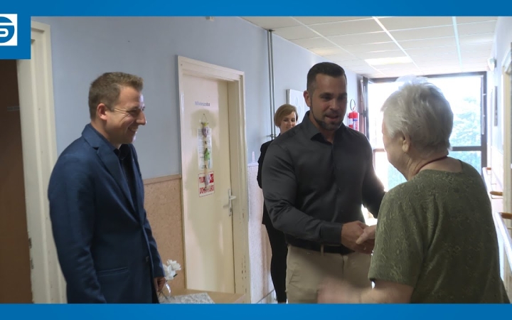 Embedded thumbnail for Színház az egész világ – az idősek napján is!